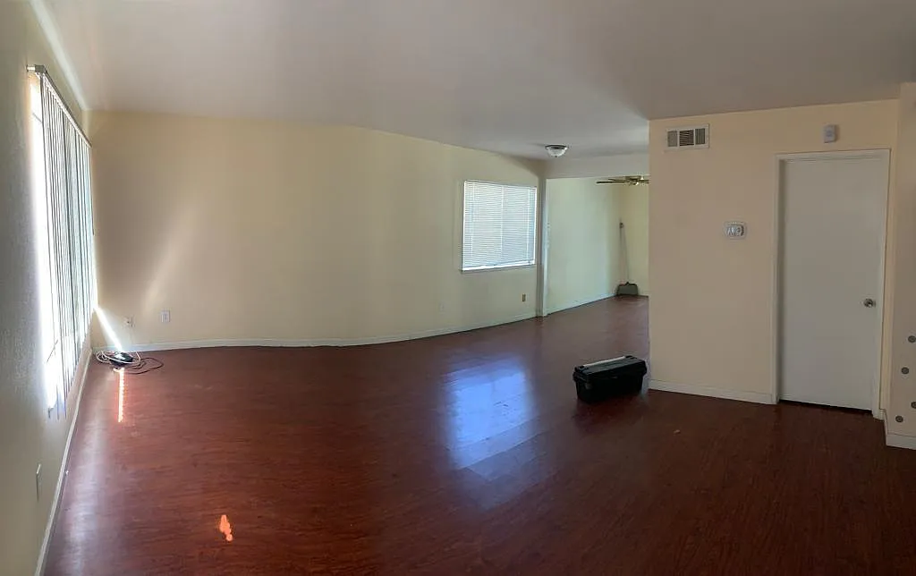 6850 John Dr — Photo 2