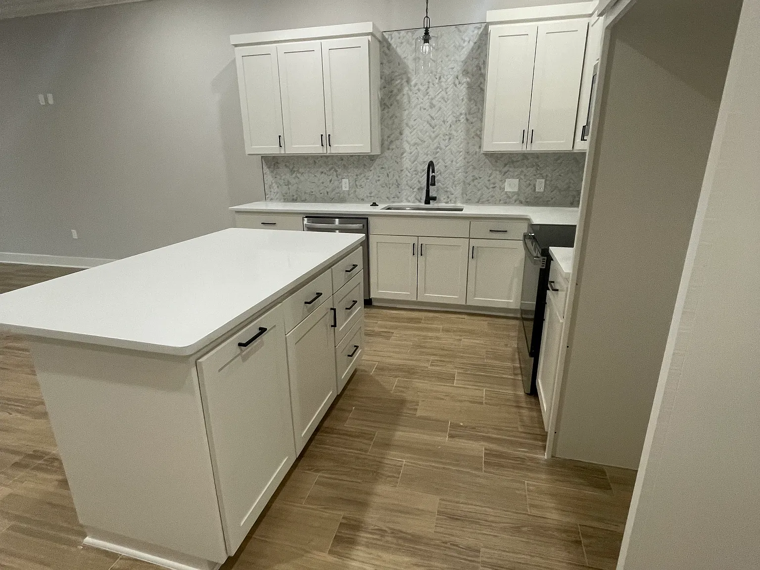 3 bed, 2.5 bath, 2930 sqft, $2,250 — Photo 4