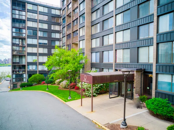 9060 Palisade Avenue 304 image 1 of 16