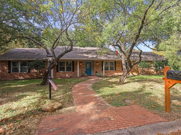 2100 Fairfax Rd, Denton, TX 76205