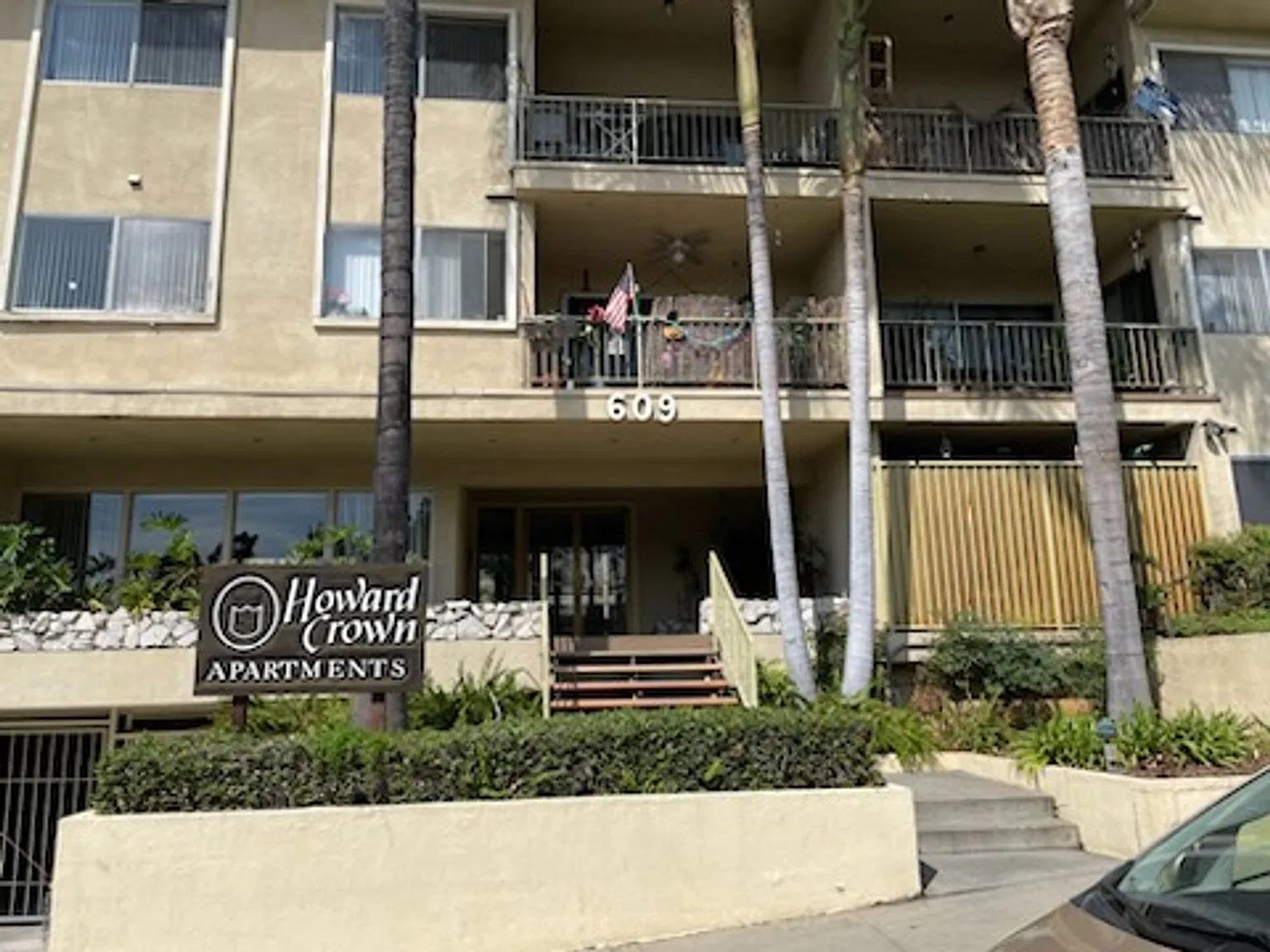 068 - Howard Crown — Photo 1