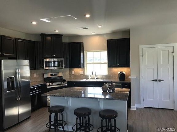 3rd image of 12200 Manor Crossing Dr