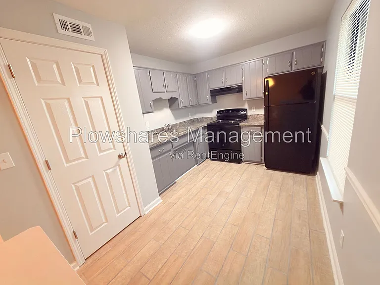 100 E Florence Ave #7 — Photo 17