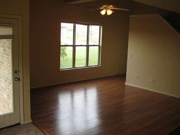 4th image of 3404 SW Deerfield Blvd