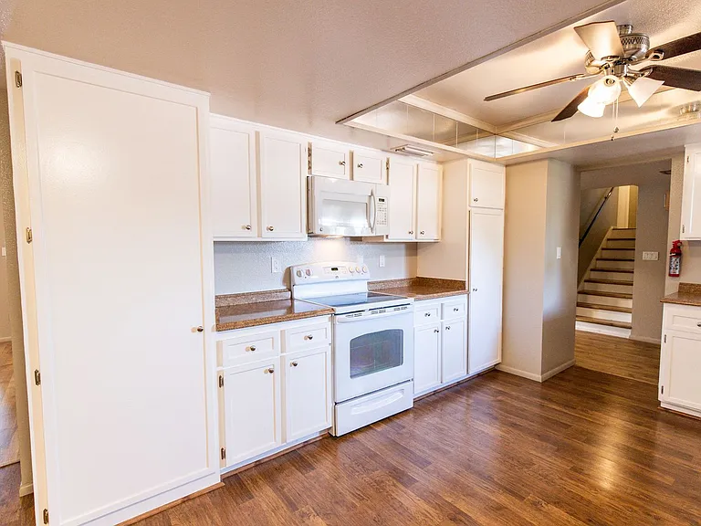 3511 S Alder Dr — Photo 1