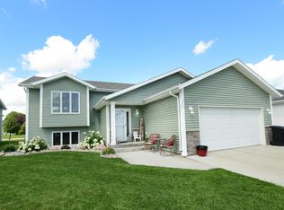 4736 Pines Cir, Grand Forks, ND 58201