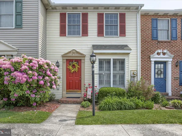 606 Park Ridge Dr, Mechanicsburg, PA 17055
