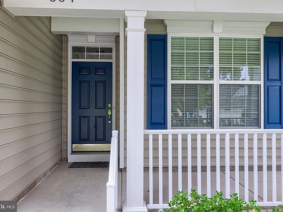 2nd image of 664 Hawthorne Ln