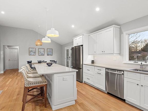 3rd image of 6 Paynes Ln