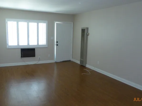 8428 Amigo Ave, Northridge, CA