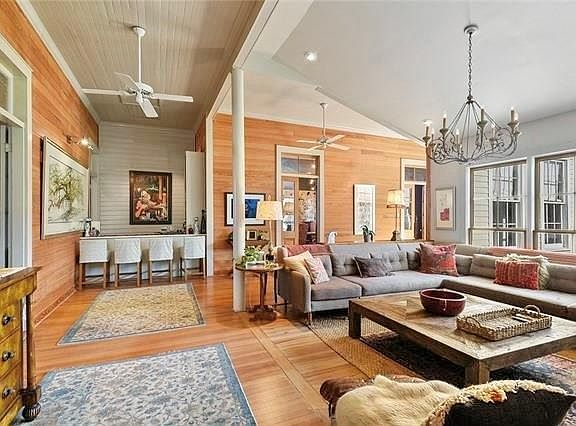 4th image of 2407 Lakeshore Dr