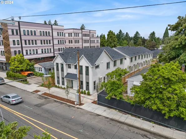 5875 NE Prescott St #10, Portland, OR 97218