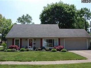 52 Van Doren Dr, Cuyahoga Falls, OH 44221