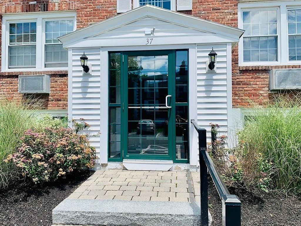 2 bed, 620 sqft, $2,395 — Photo 4