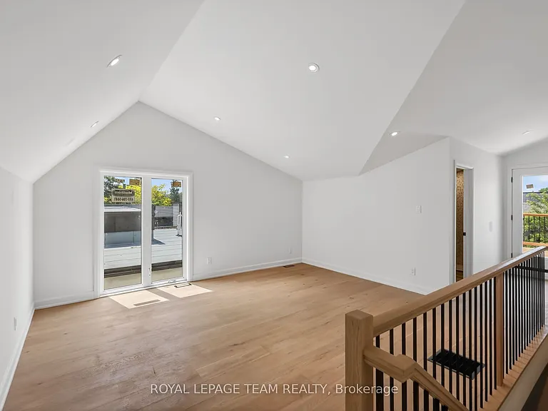 608 Tweedsmuir Ave #A — Photo 32