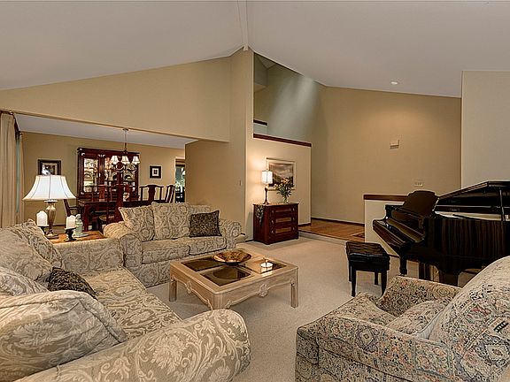 4th image of 21604 SE 37th St