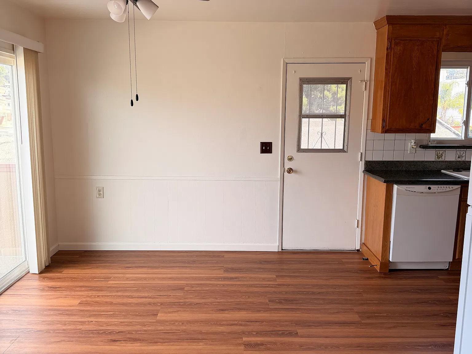 3 bed, 1400 sqft, $3,000 — Photo 2