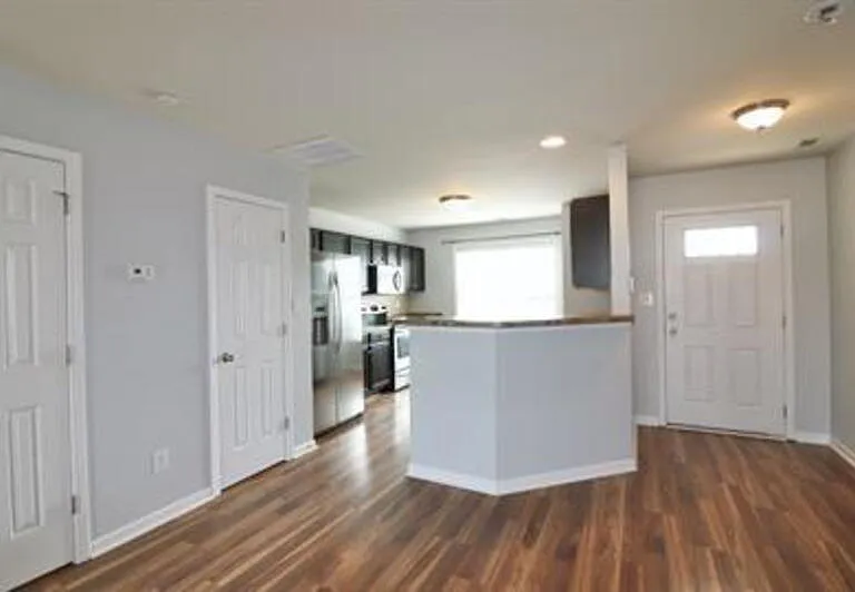 198 Collinwood Dr — Photo 4