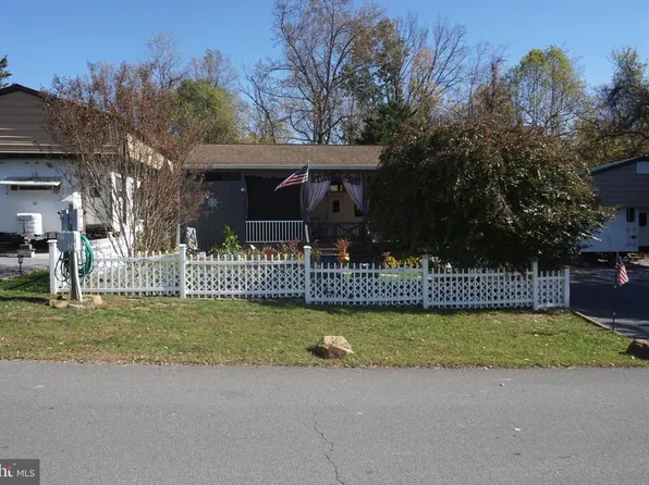 26 & 27 Jellystone, Falling Waters, WV 25419