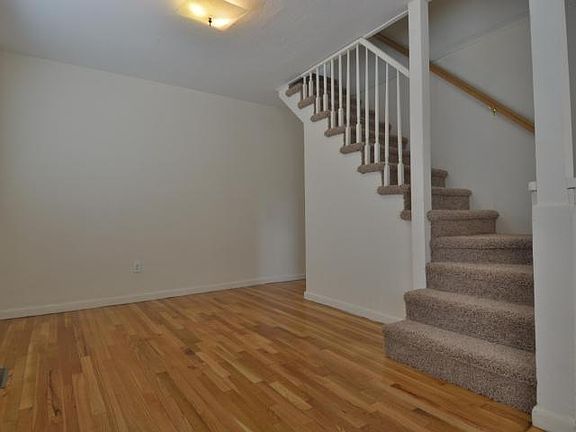 3rd image of 813 Princeton Dr SE