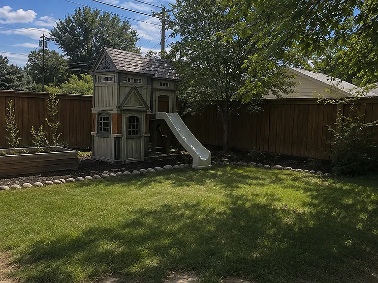 1570 Jasmine St — Photo 12