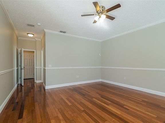 3rd image of 204 TARANTO WAY