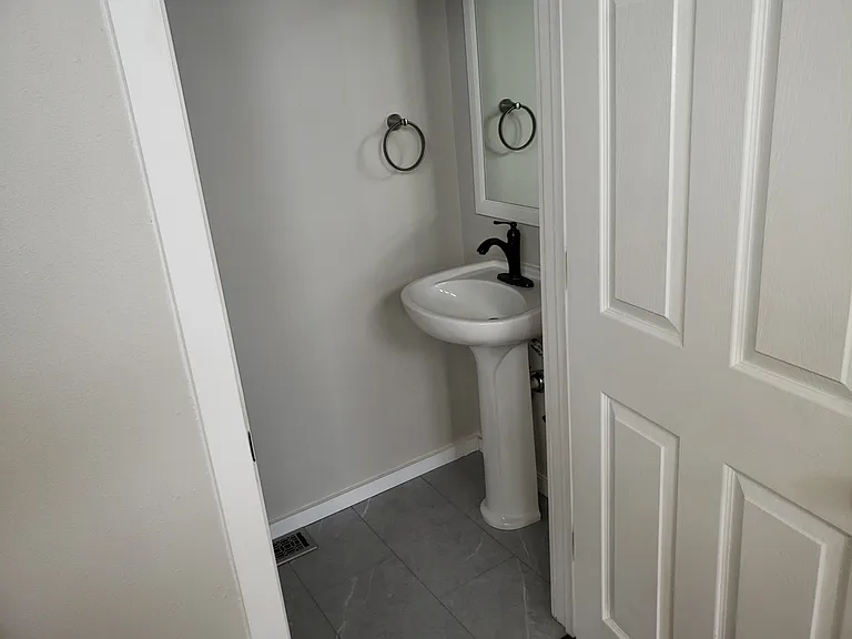 1116 S 23rd St — Photo 5