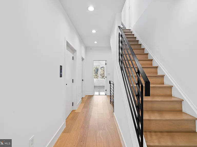 2130 Spring St — Photo 34