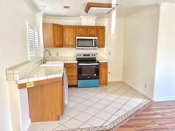3rd image of 917 - 1/2 Washington Street