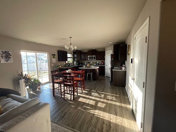 Kitchen Dining Area
