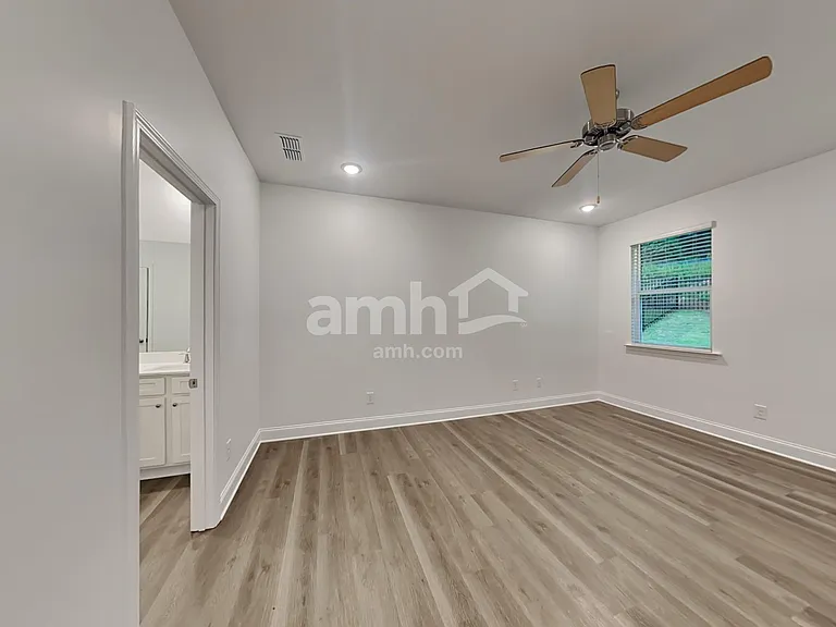 1605 Soapstone Rd — Photo 7