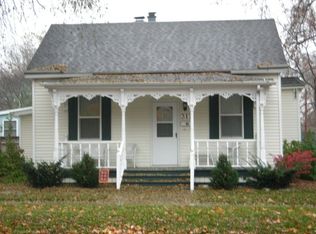 317 S Hamilton St, Monticello, IL 61856