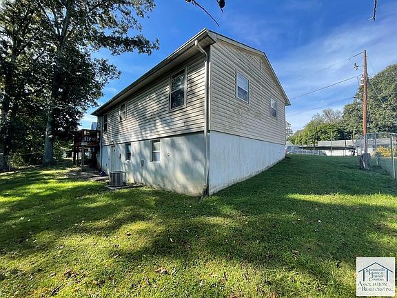 3rd image of 40 Pulliam Ct