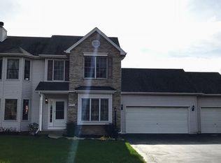 1213 Country Dr, Shorewood, IL