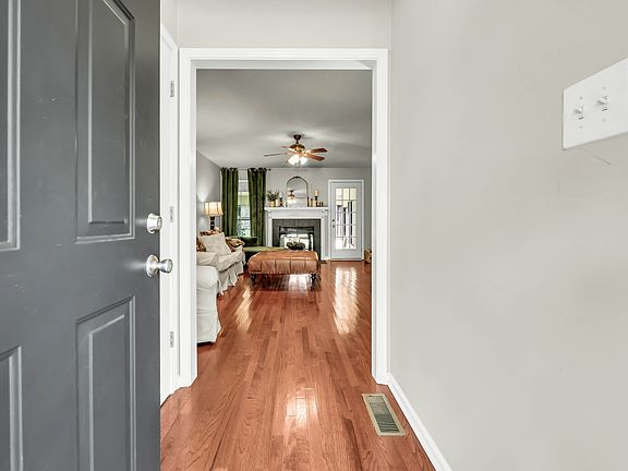 4th image of 767 Hayden Dr