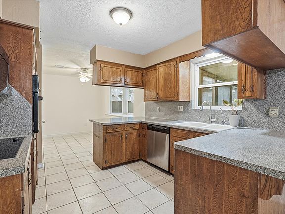 4th image of 2605 Burke Rd
