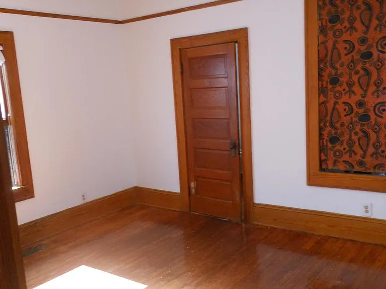 Middle Bedroom