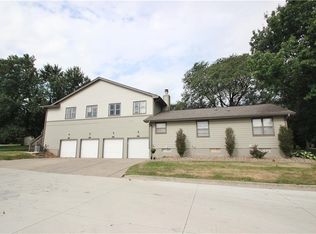 2341 Heatherwood Dr #22, West Des Moines, IA 50265