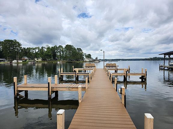 2nd image of 207 Beach Dr
