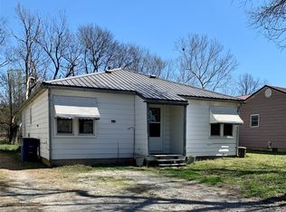 815 S Hickory St, Nowata, OK 74048