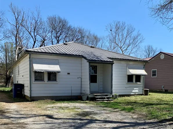 815 S Hickory St, Nowata, OK 74048
