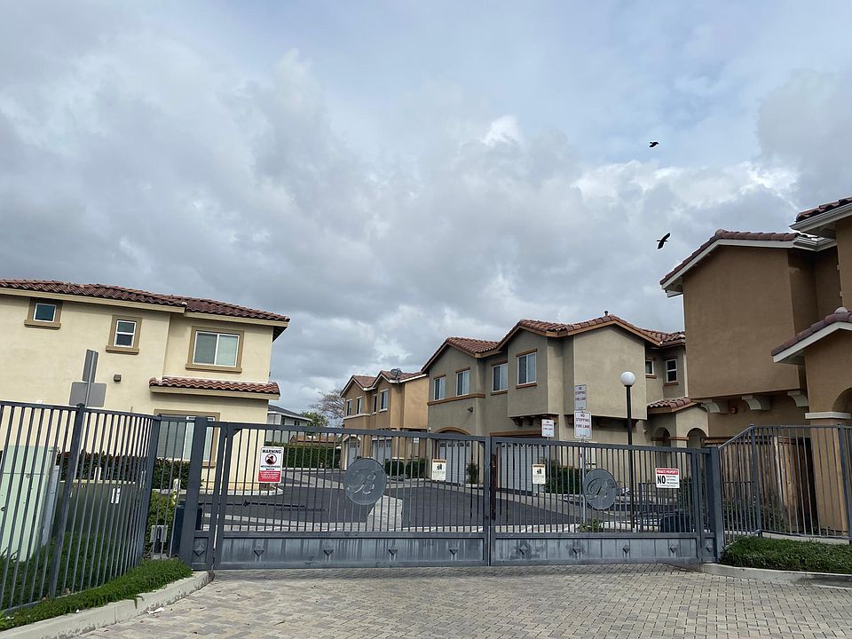 1st image of 909 S Belterra Way