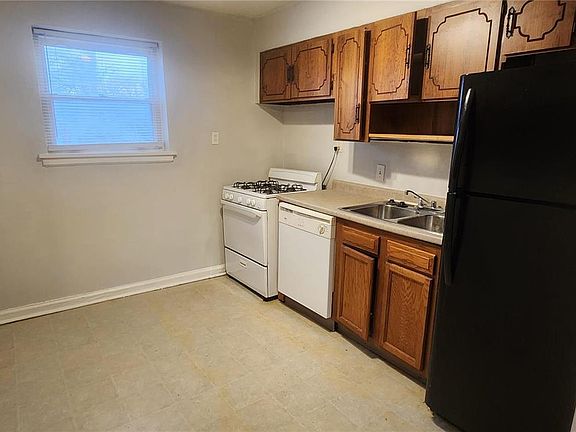 5th image of 8549 Everett Ave