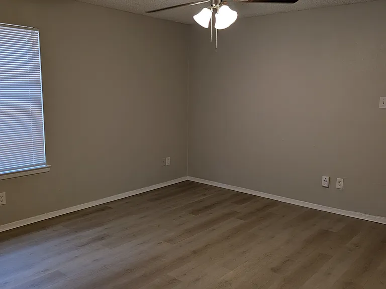 7518 Windhaven Rd — Photo 14