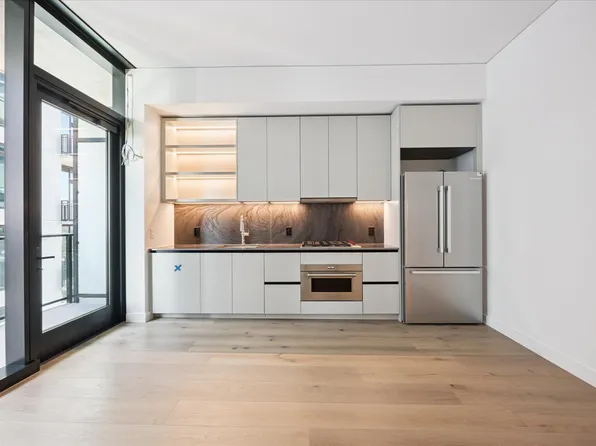 610 Davis St #2806, Austin, TX 78701