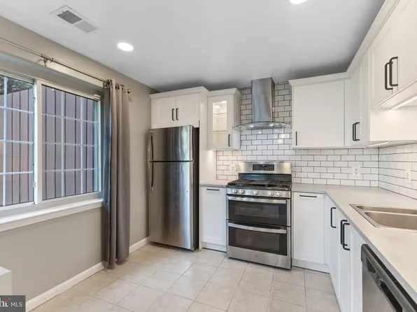 8244 Catbird Cir Unit 101, Lorton, VA 22079