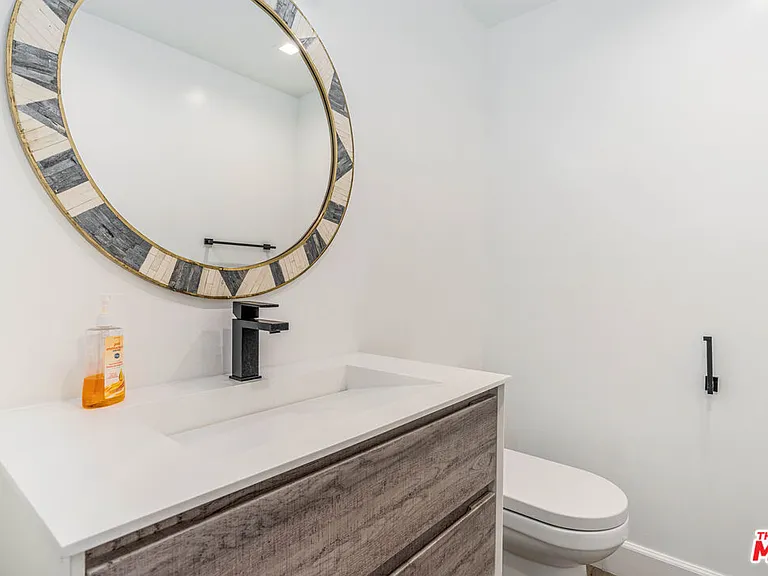 10501 Wilshire Blvd #1812 — Photo 15