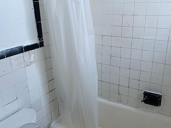 4th image of 4000 Prytania St APT M
