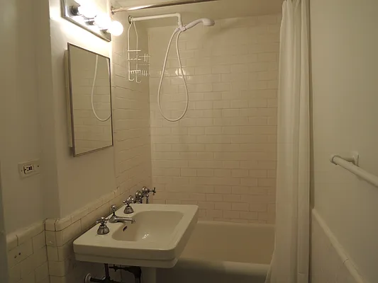 Rented by Toshiko Takahara, Lreb | media 2