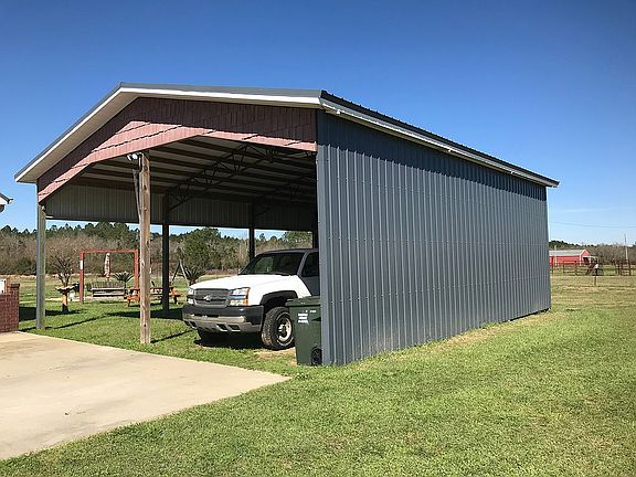 Detached pole barn 